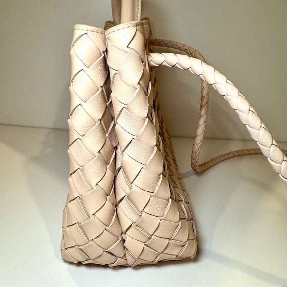 Bottega Veneta Small Andiamo Shoulder Bag In Pink Nude Nappa Intrecciato Leather - Picture 9 of 15